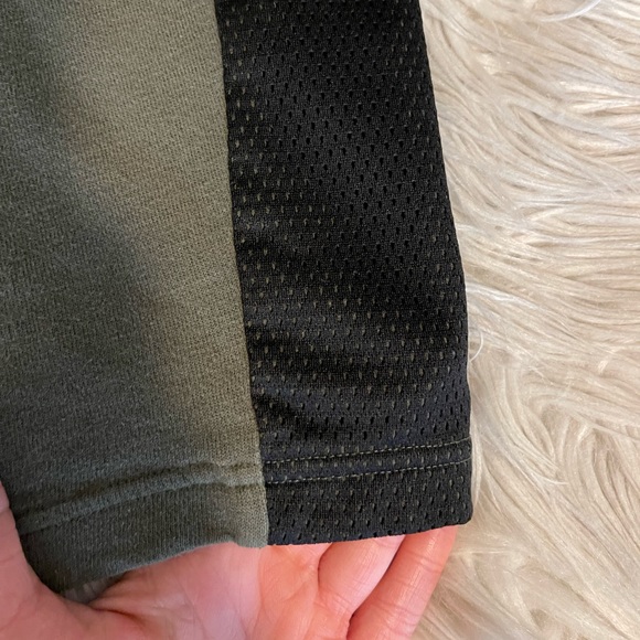 PINK | Sequin | Crewneck Sweatshirt | Green & Black - Picture 4 of 11